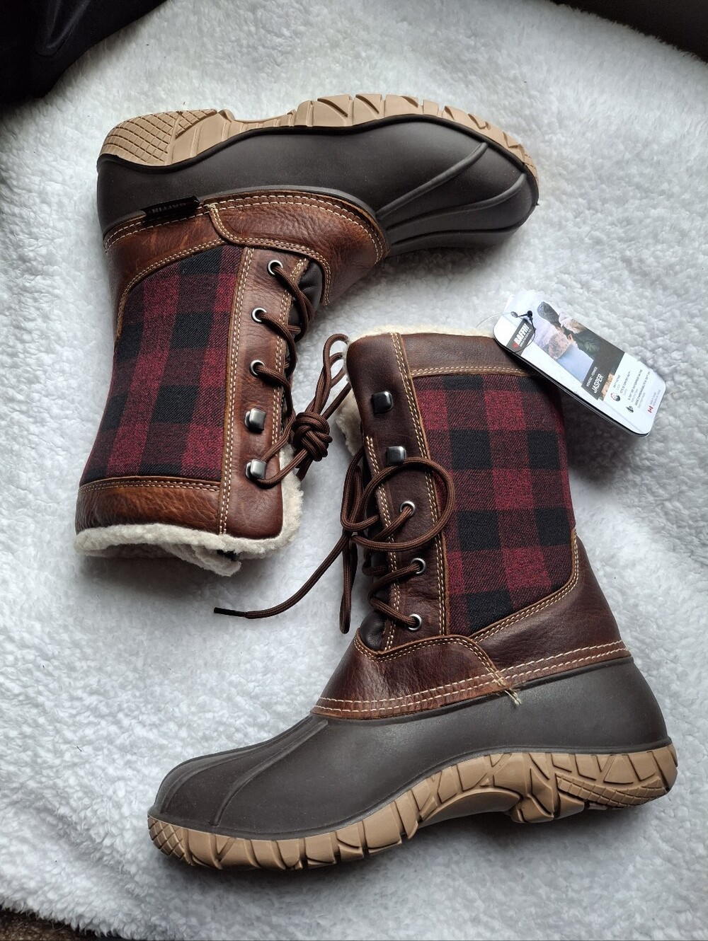 Baffin Women's Red & Black Plaid Winter Boots New- Size 11
